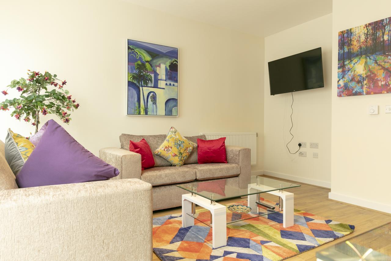 Modern & Exquisite Trumpington Townhouse With Parking & 5 Mins To Papworth Hospital Cambridge  Bagian luar foto