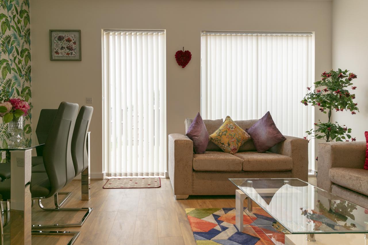 Modern & Exquisite Trumpington Townhouse With Parking & 5 Mins To Papworth Hospital Cambridge  Bagian luar foto