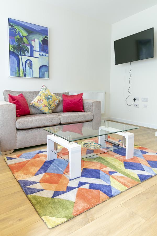 Modern & Exquisite Trumpington Townhouse With Parking & 5 Mins To Papworth Hospital Cambridge  Bagian luar foto