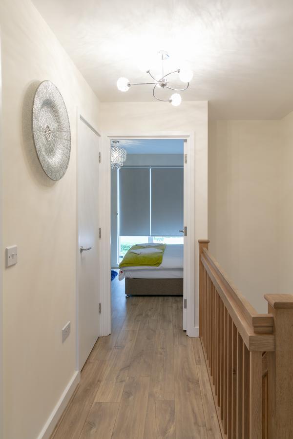 Modern & Exquisite Trumpington Townhouse With Parking & 5 Mins To Papworth Hospital Cambridge  Bagian luar foto