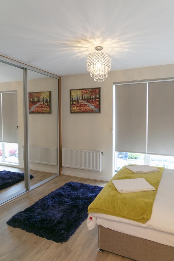 Modern & Exquisite Trumpington Townhouse With Parking & 5 Mins To Papworth Hospital Cambridge  Bagian luar foto