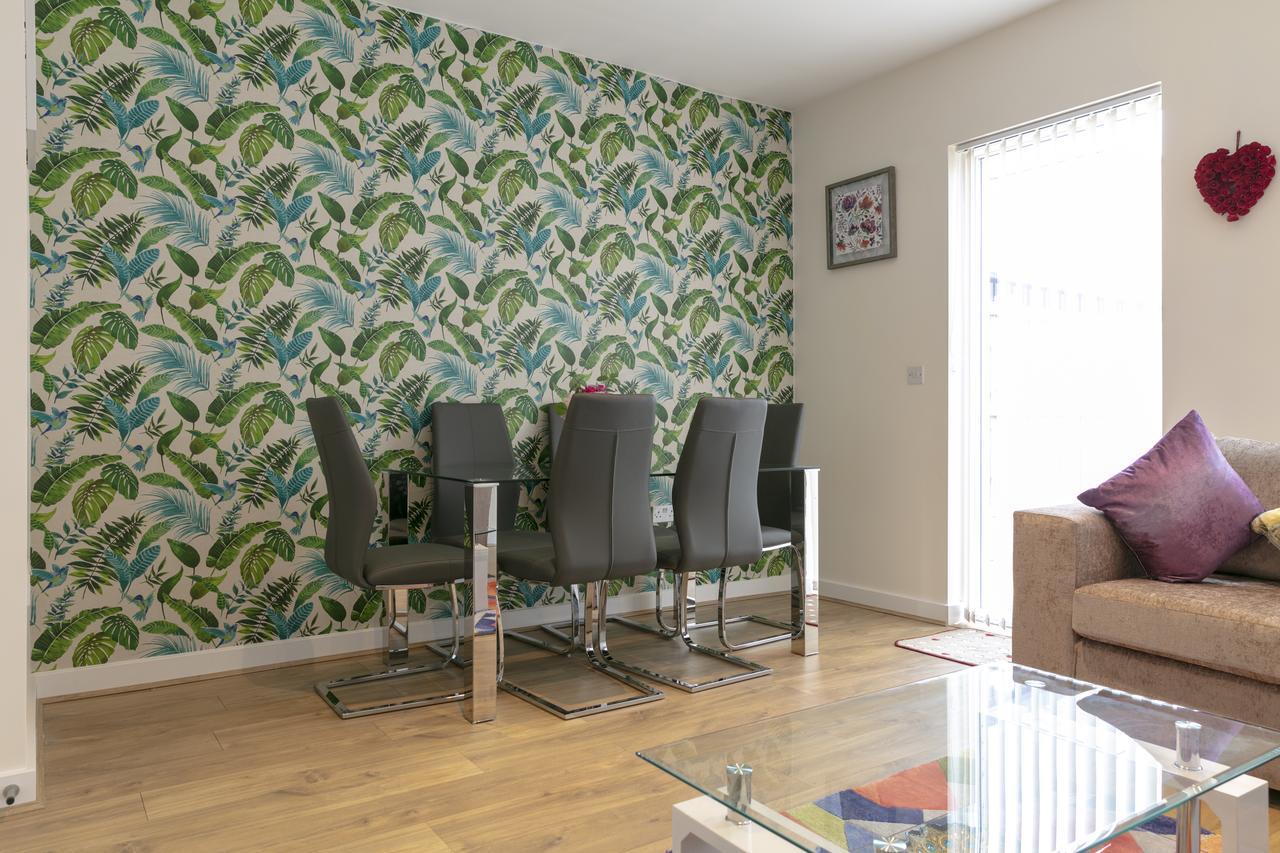 Modern & Exquisite Trumpington Townhouse With Parking & 5 Mins To Papworth Hospital Cambridge  Bagian luar foto