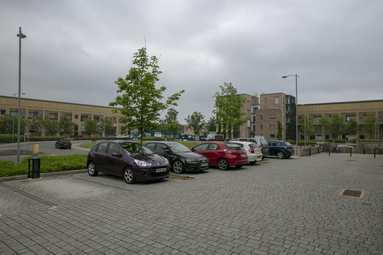 Modern & Exquisite Trumpington Townhouse With Parking & 5 Mins To Papworth Hospital Cambridge  Bagian luar foto
