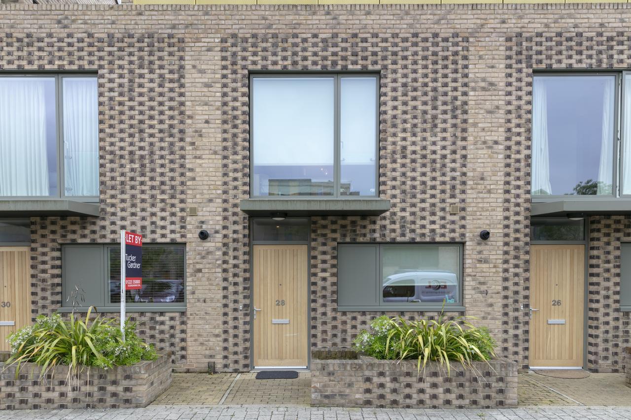 Modern & Exquisite Trumpington Townhouse With Parking & 5 Mins To Papworth Hospital Cambridge  Bagian luar foto