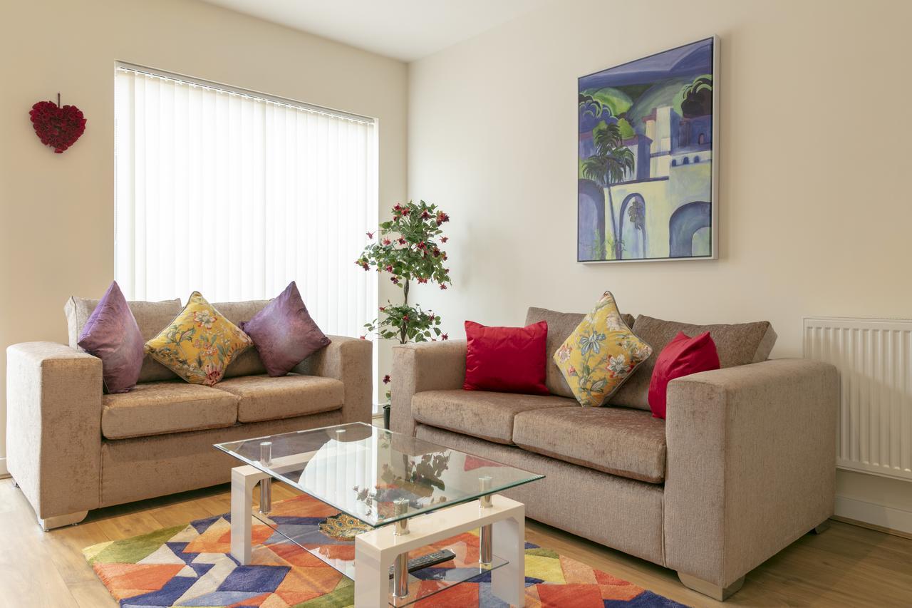 Modern & Exquisite Trumpington Townhouse With Parking & 5 Mins To Papworth Hospital Cambridge  Bagian luar foto